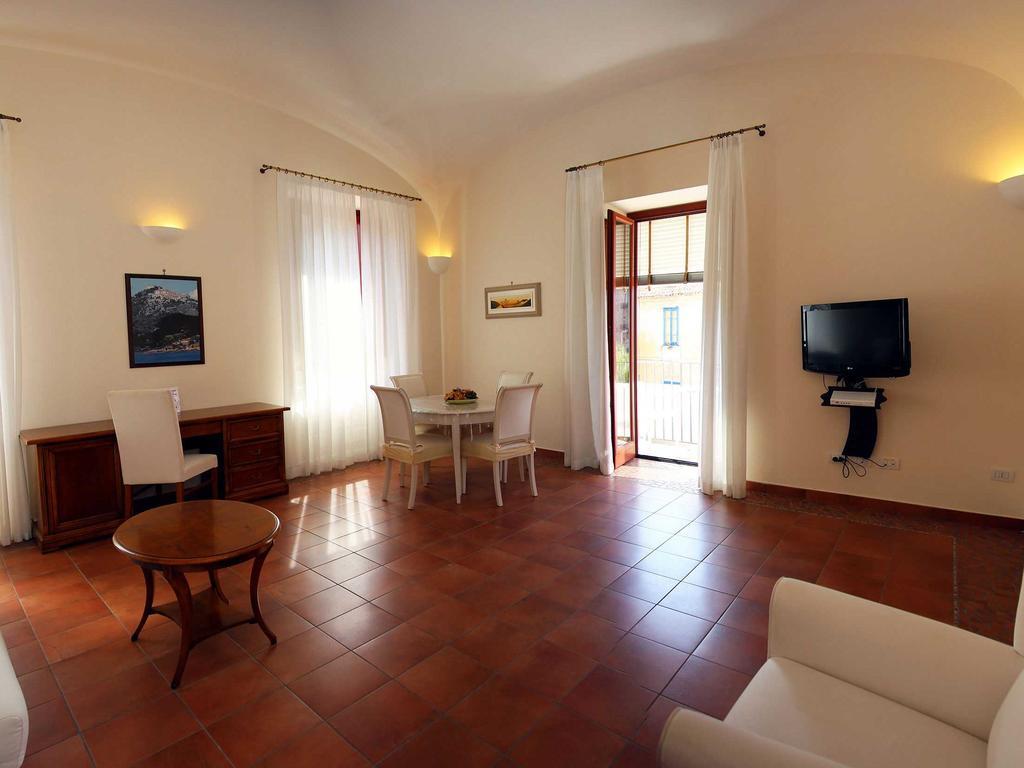 Апартаменти Palazzo Iaquinto Санта-Марія-ді-Кастеллабате Екстер'єр фото