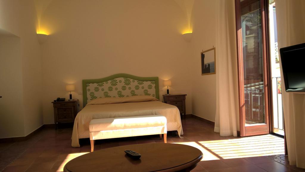 Апартаменти Palazzo Iaquinto Санта-Марія-ді-Кастеллабате Екстер'єр фото